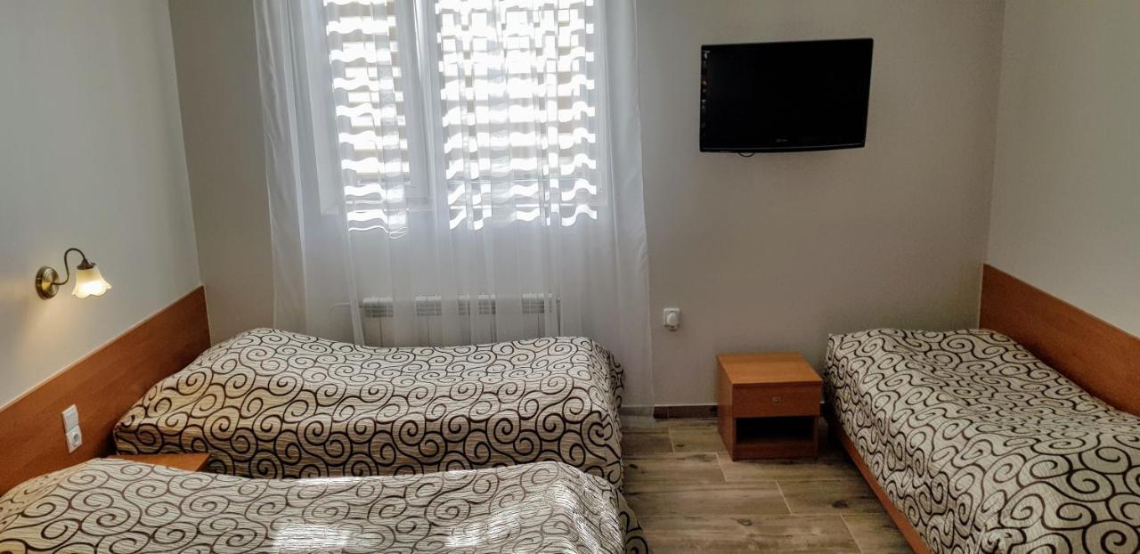 Willa-Restauracja Victoria Ostrowiec Świętokrzyski Zimmer foto