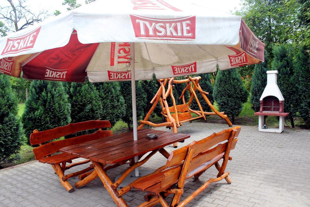 Willa-Restauracja Victoria Ostrowiec Świętokrzyski Exterior foto