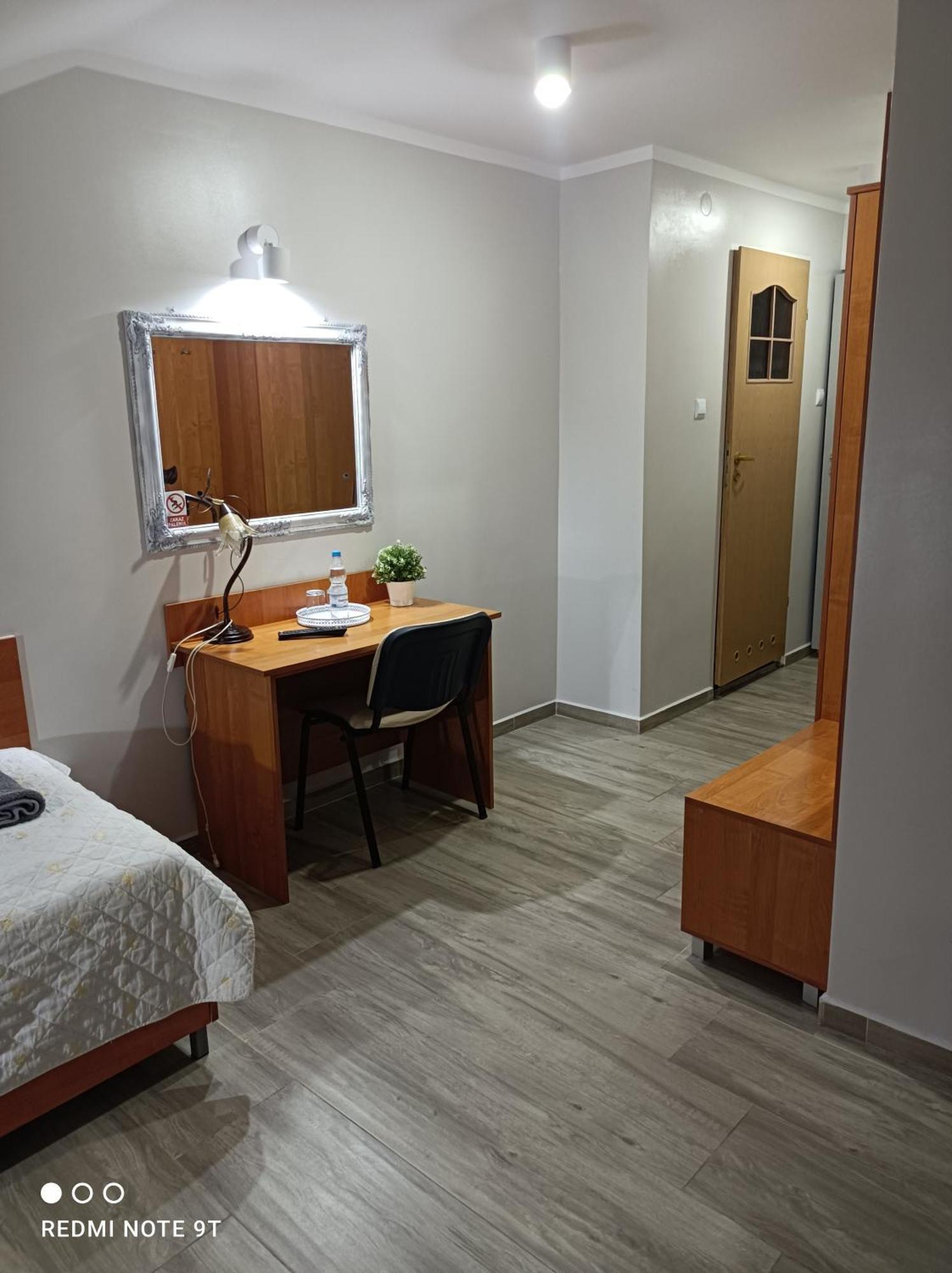 Willa-Restauracja Victoria Ostrowiec Świętokrzyski Zimmer foto