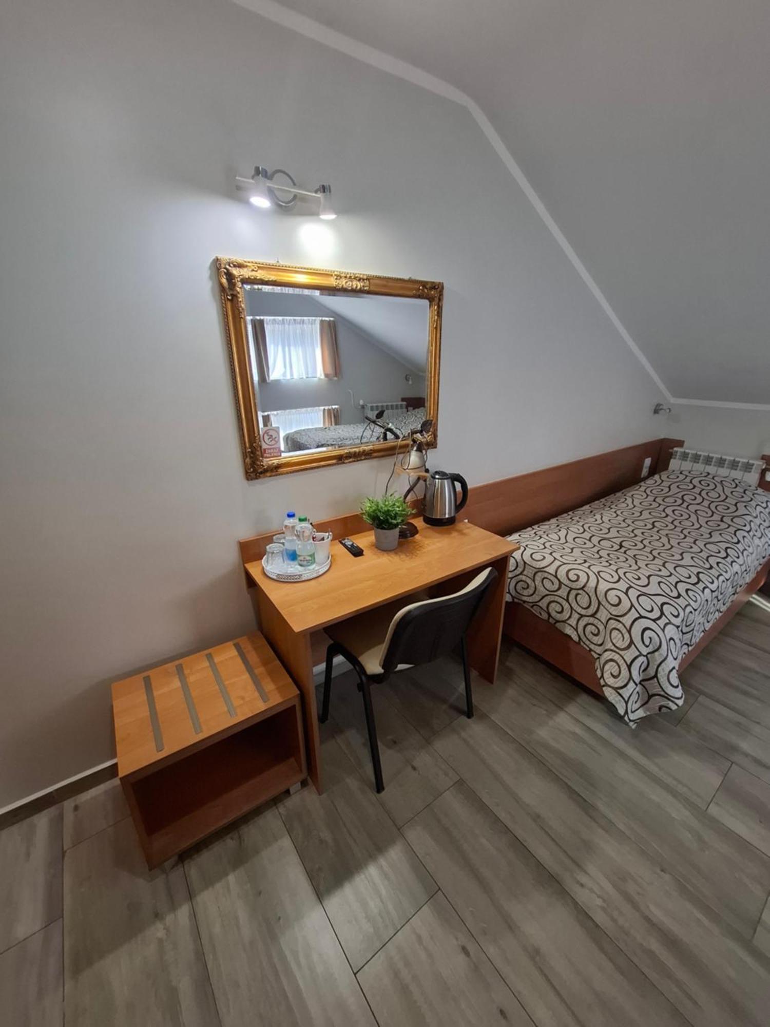 Willa-Restauracja Victoria Ostrowiec Świętokrzyski Zimmer foto